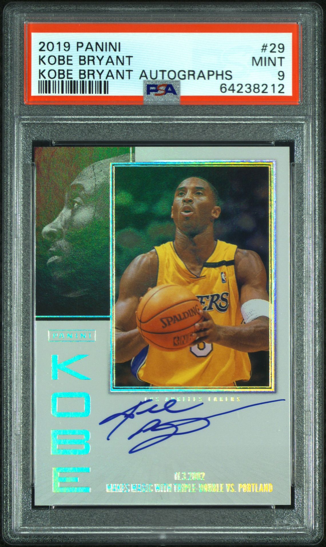2019 Panini PANINI KOBE BRYANT AUTOGRAPHS #29 Kobe Bryant front