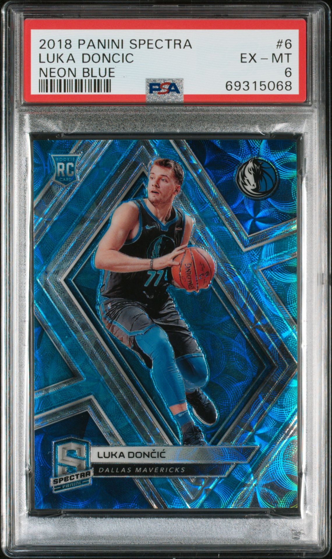 2018 Panini PANINI SPECTRA NEON BLUE #6 Luka Doncic front