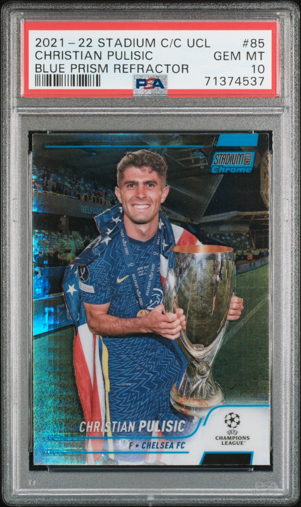 2021-22 Topps TOPPS STADIUM CLUB CHROME UEFA CHAMPIONS LEAGUE BLUE PRISM REFRACTOR #85 Christian Pulisic front