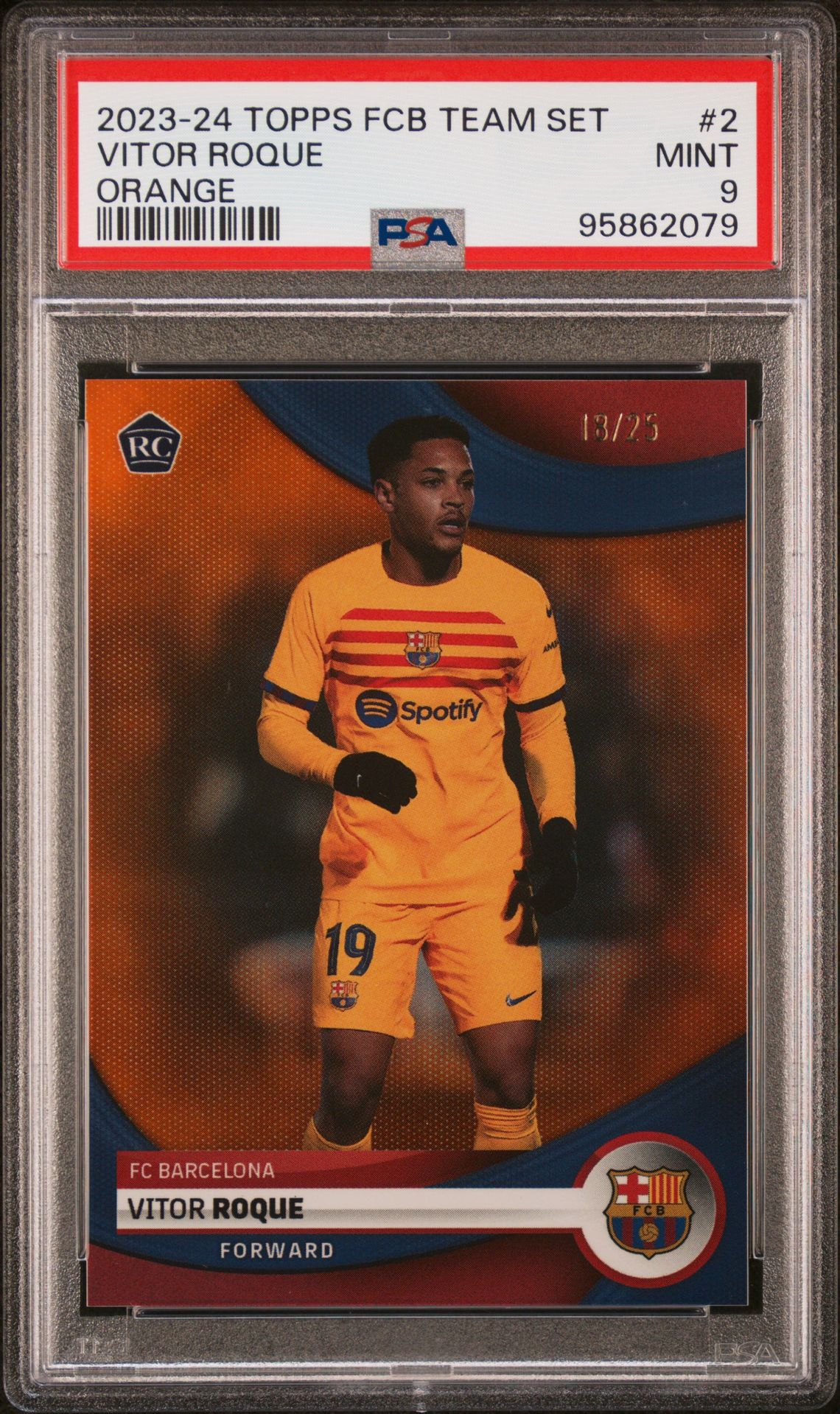 2023 Topps TOPPS FC BARCELONA TEAM SET ORANGE #2 Vitor Roque front