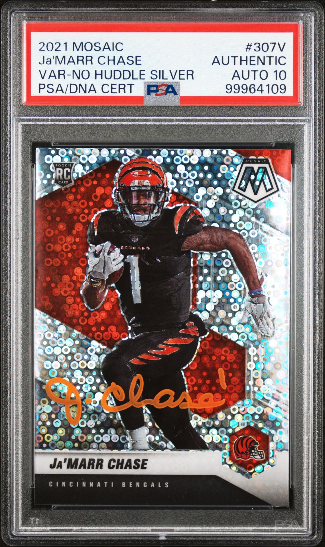 2021 Panini Mosaic Ja'marr Chase #307V (Var-No Huddle Silver) N0: Authentic front