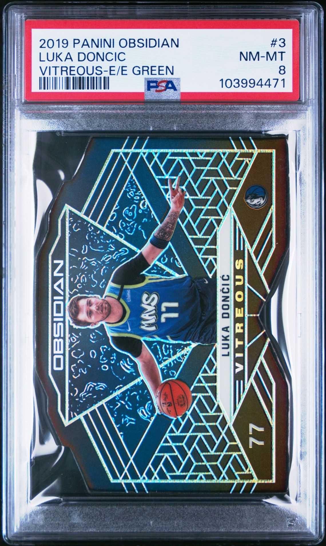2019 Panini PANINI OBSIDIAN VITREOUS VITREOUS-E/E GREEN #3 Luka Doncic front