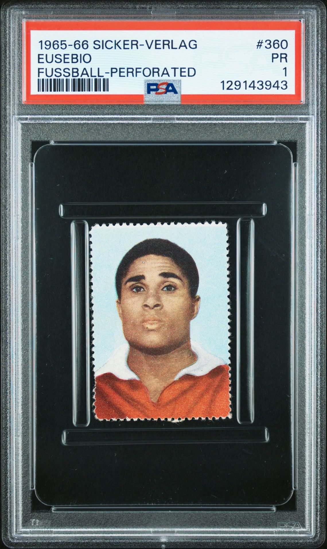 1965 SICKER-VERLAG FUSSBALL PERFORATED #360 Eusebio front
