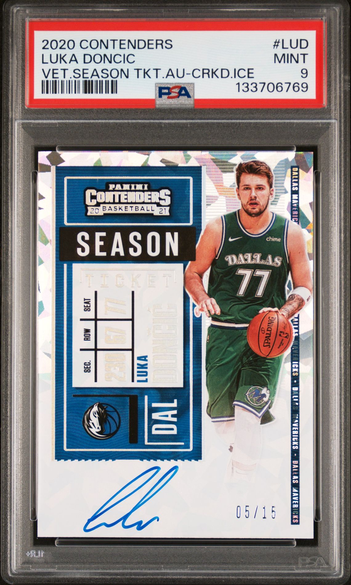 2020 Panini PANINI CONTENDERS VETERAN SEASON TICKET AUTOGRAPHS VET.SEASON TKT.AU-CRKD.ICE #LUD Luka Doncic front