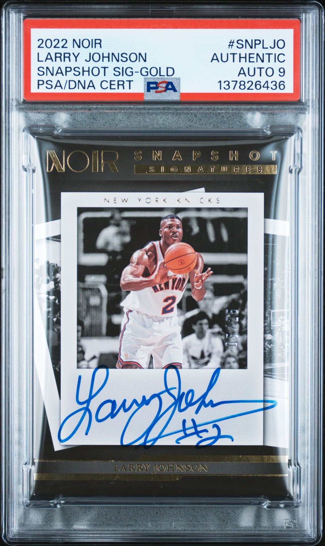 2022 Panini Noir Snapshot Signatures Larry Johnson #Snpljo (Snapshot Sig-Gold) N0: Authentic front
