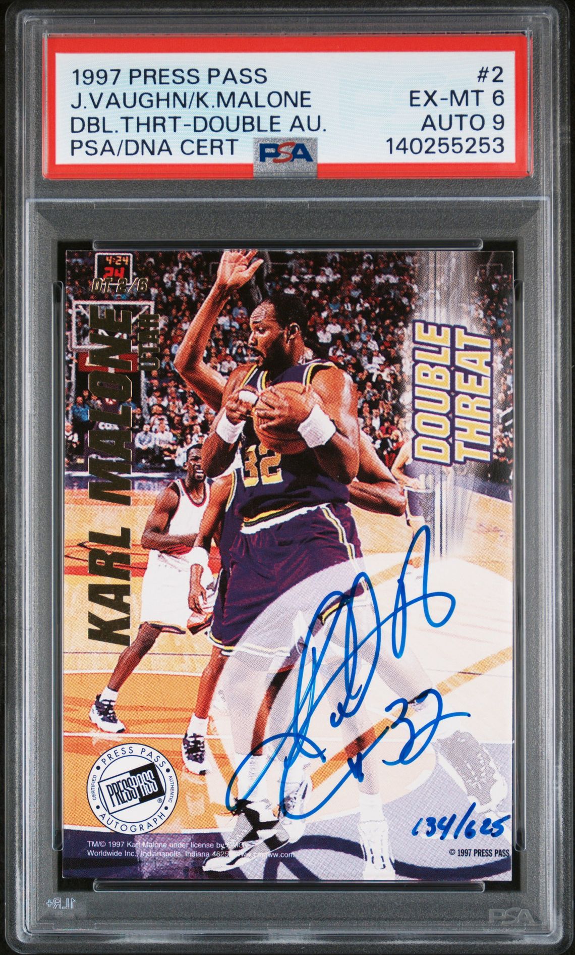 1997 Press Pass Double Threat Double Autographs Karl Malone #2 (Dbl.thrt-Double Au.) Ex-Mt 6 front