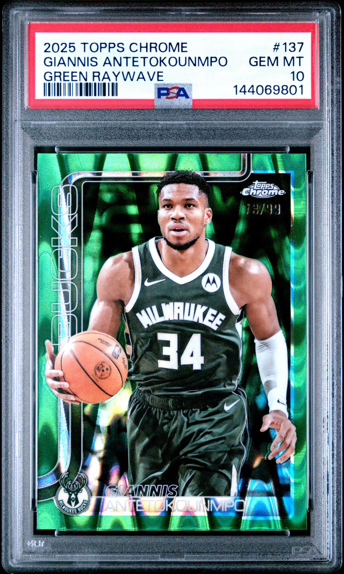 2025 Topps Chrome Giannis Antetokounmpo #137 (Green Raywave) Gem Mt 10 front