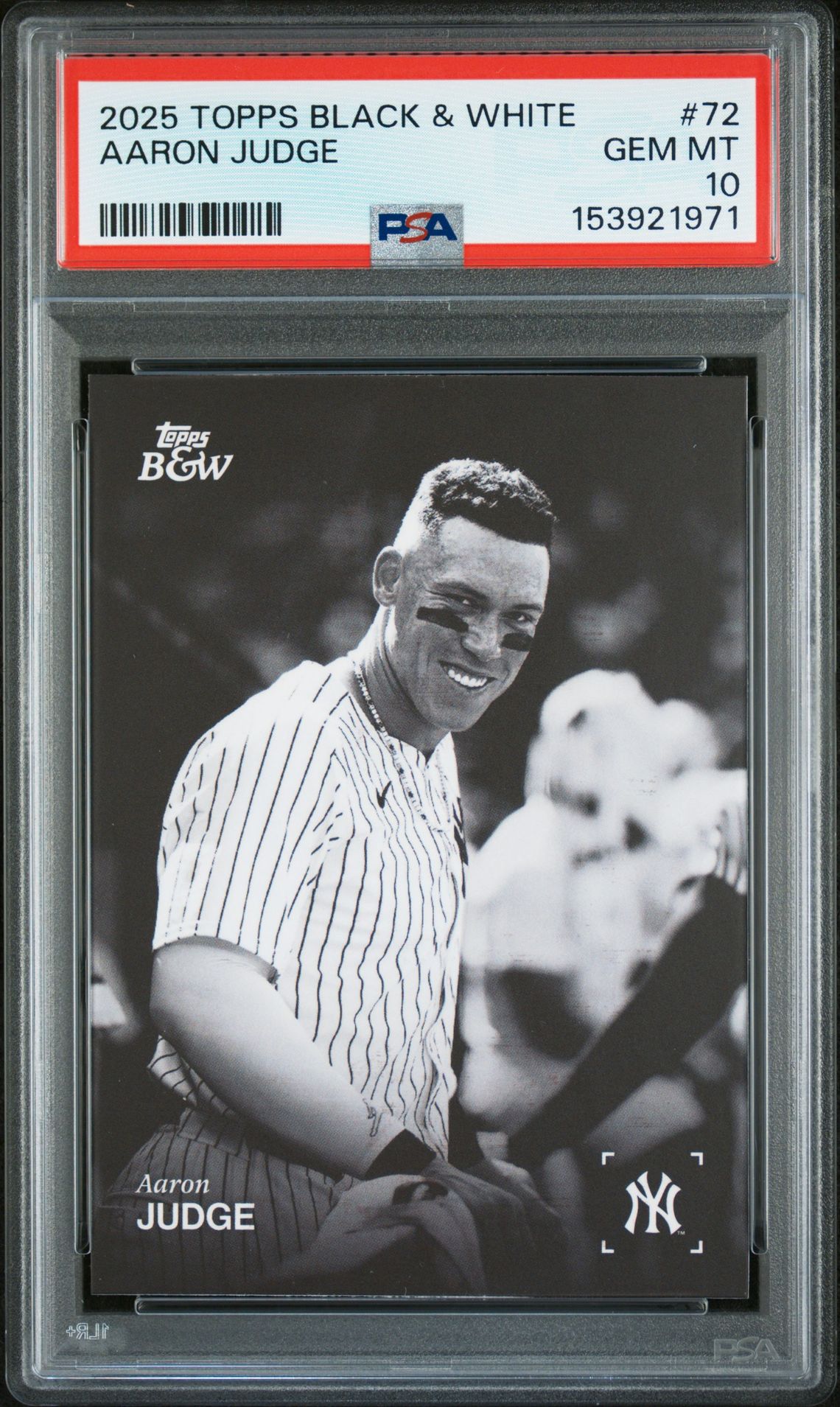 2025 Topps TOPPS BLACK AND WHITE #72 Aaron Judge front